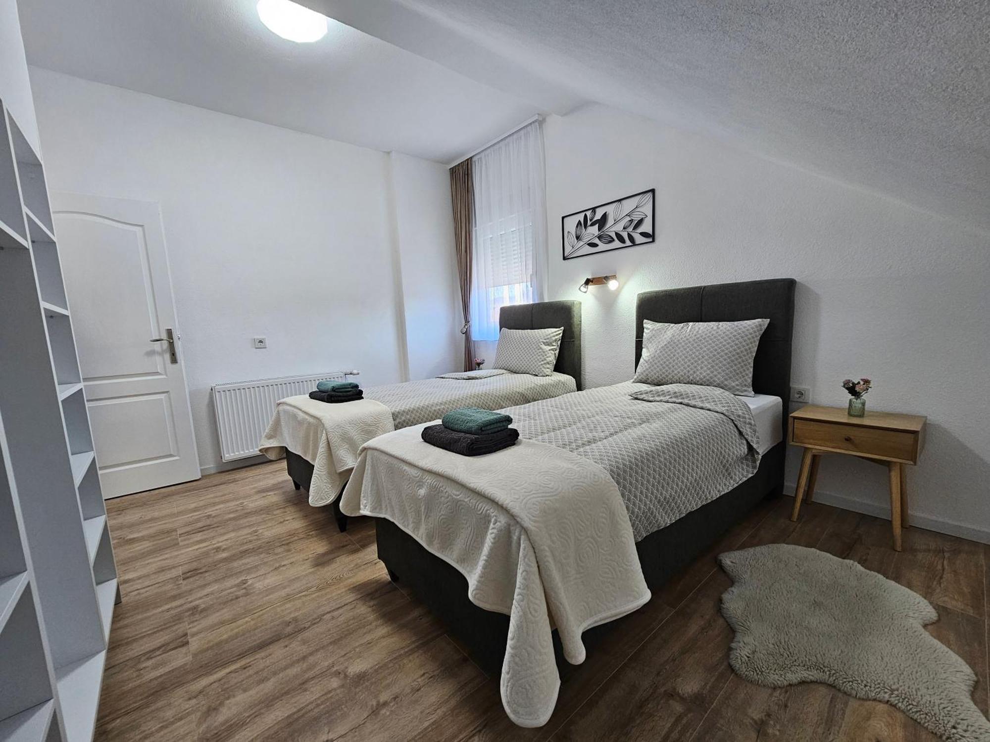 Ana Apartman Gračac Kültér fotó